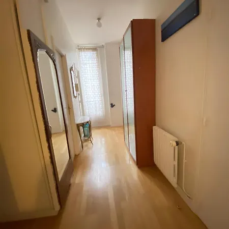 Apartment Haussmannien Moderne 2 Pieces Quartier Europe Du 8eme