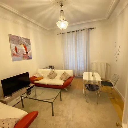Haussmannien Moderne 2 Pieces Quartier Europe Du 8eme Apartment Paris