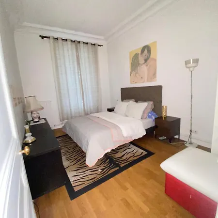 Haussmannien Moderne 2 Pieces Quartier Europe Du 8eme * Paris